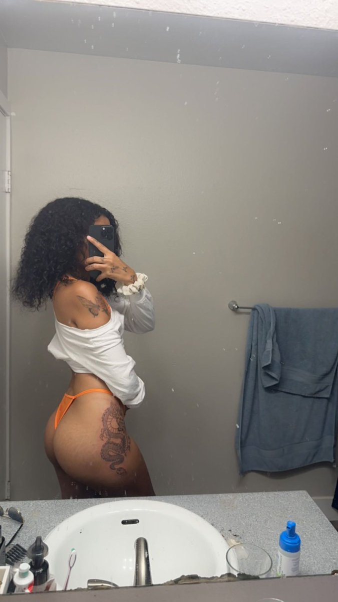 itstotallynotCc's tweet photo. @onlyfans_nsfw_ https://t.co/47tEZ2zWne https://t.co/Av9Cj863R9