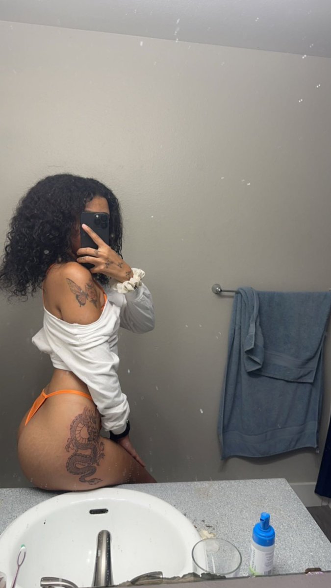itstotallynotCc's tweet photo. @onlyfans_nsfw_ https://t.co/47tEZ2zWne https://t.co/Av9Cj863R9