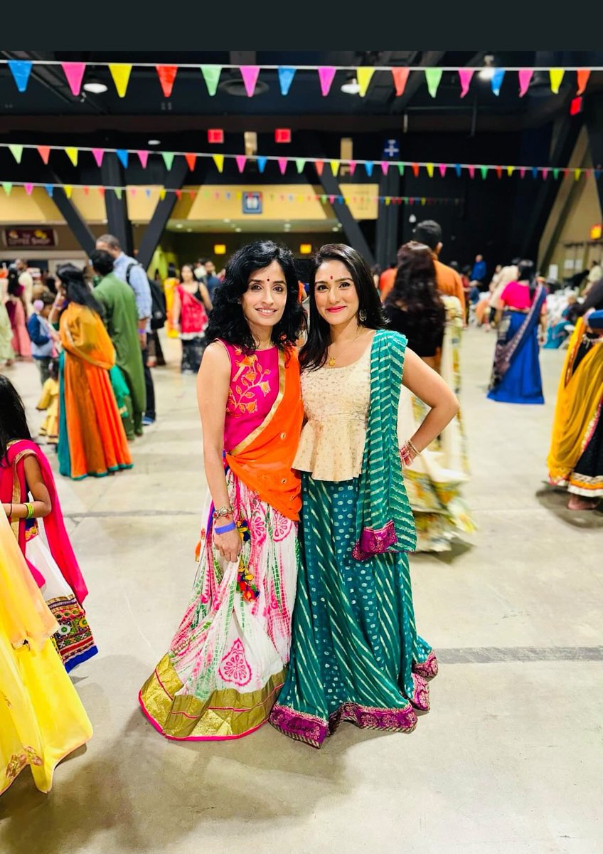 AAPIUNITED's tweet image. This weekend AU member Bindi and friends continued the celebration of Navaratri in Long Beach at a the biggest Garba event in Los Angeles, Rangilo Raas Utsav Rameelo Raas Garba 

#indian #navaratri #dance #garba #longbeach #losangeles #southasian #hindu #hindi #aapi