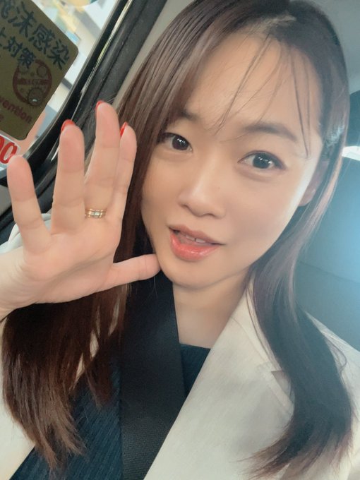 今日は新作の撮影のフィッティングに向かっております✨✨ どーんなかんじかなぁー楽しみっ︎💕︎︎ https://t.co/BrZAVm5DuS