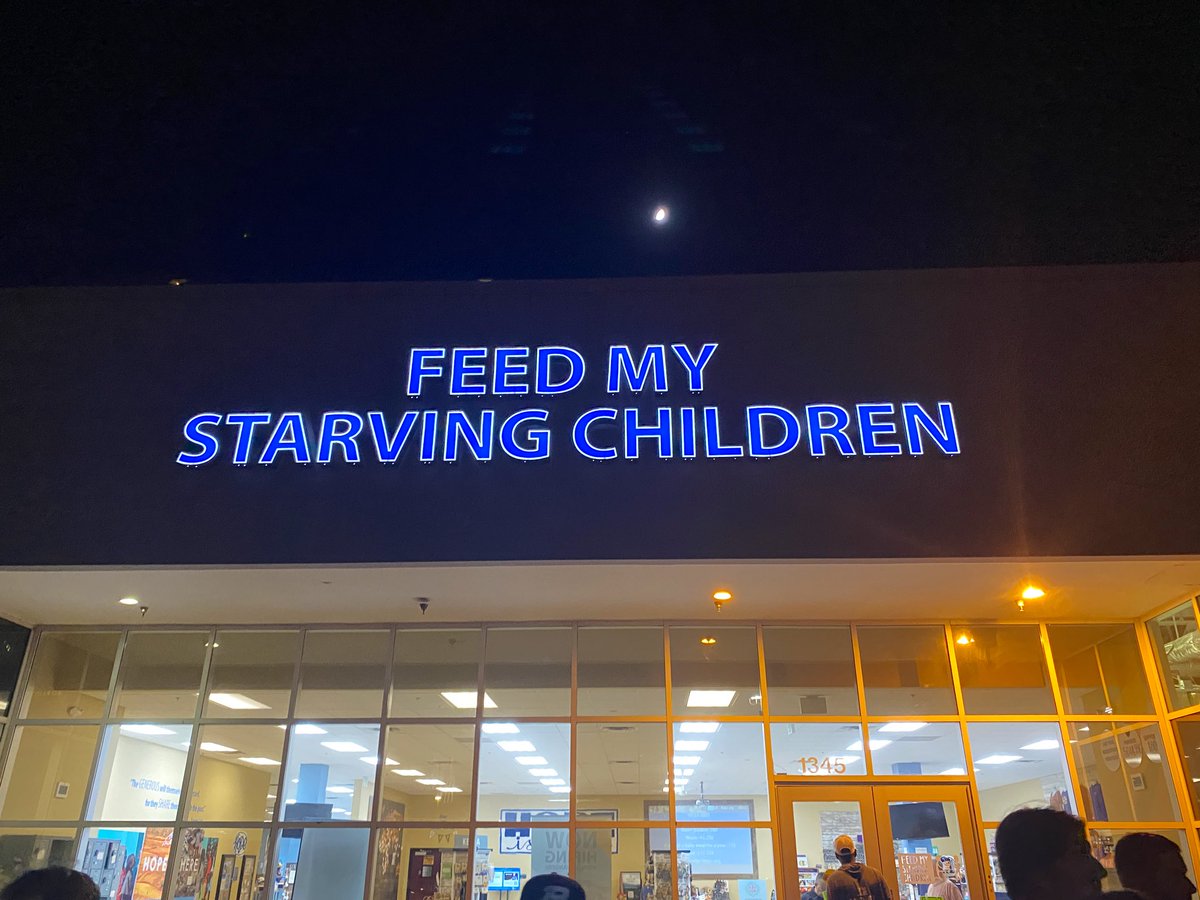 AndrewHoverOff's tweet image. What an amazing night giving back with family. #PumaBall #FMSC