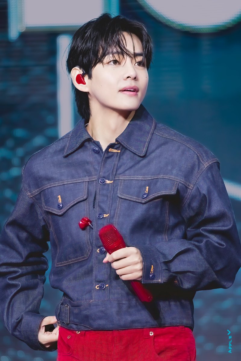 APPLE_V_KR's tweet photo. 231014 태형이♡
 #태형 #KIMTAEHYUNG #뷔 #taehyung #태형 #방탄소년단 #BTS #BTSV https://t.co/8drAEWtdDS
