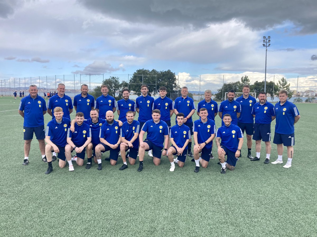 wddffd120's tweet photo. 🦅 SL BENFICA STJDY TRIP 
This week, we visit our friends @slbenfica_en, with our honours year students from @EdinburghNapier &amp; Heads of Coaching from @spfl clubs. A day on pitch yesterday and looking forward to @UEFAYouthLeague &amp; @ChampionsLeague games today #ScottishFACoachEd https://t.co/fIrmIGj8aG