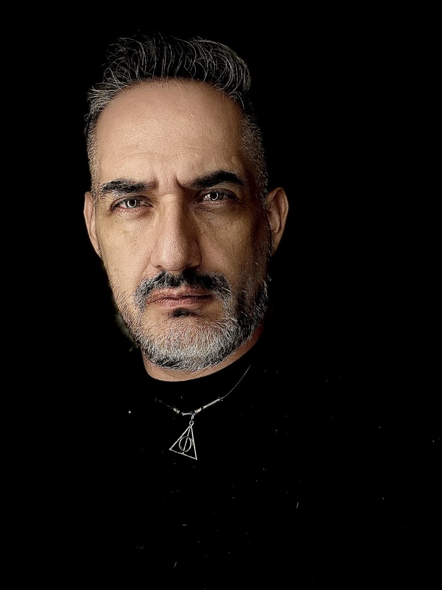 carlospulido_mx's tweet photo. Octubre 23, 2023. #yo #me #selfie #greeneyes #49yo #grayhair #anxiety #depression #beard #MentalHealthMatters https://t.co/uv0j2HHe4X