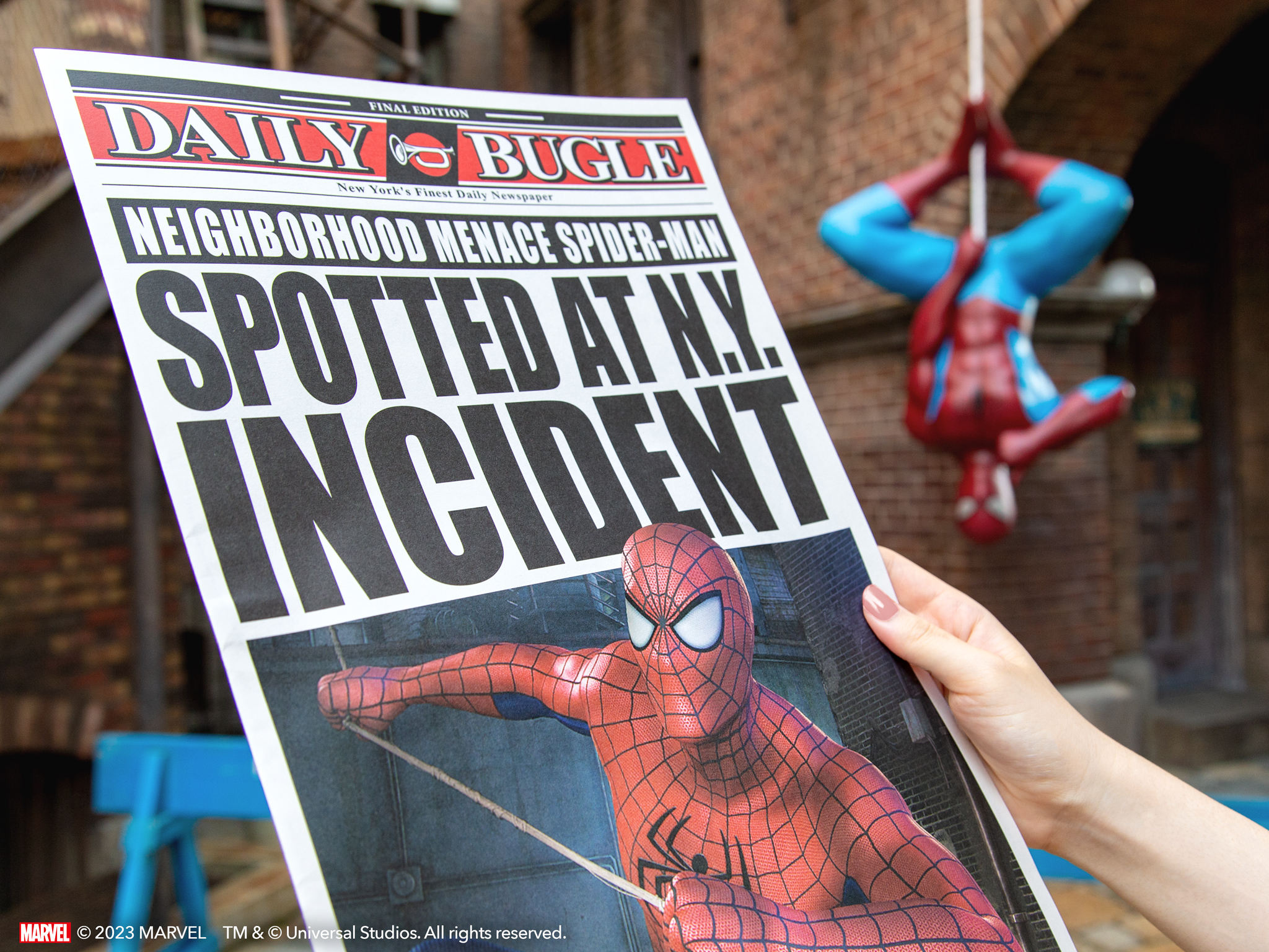 スパイダーマン　新聞　USJ