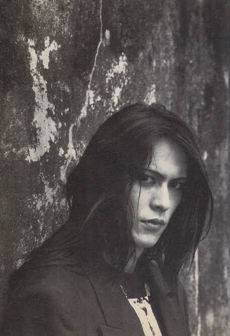 KaiOngakuYT's tweet photo. Estaba por irme a dormir, cuando leí que falleció Atsushi Sakurai.

Estoy en shock. Nunca imaginé este momento. No fui gran fan de BUCK-TICK,  pero comprendo perfectamente la importancia que Sakurai y la banda tuvieron en la historia del J-Rock y el Visual Kei.

QEPD, leyenda… https://t.co/s1Hxt0WIQX