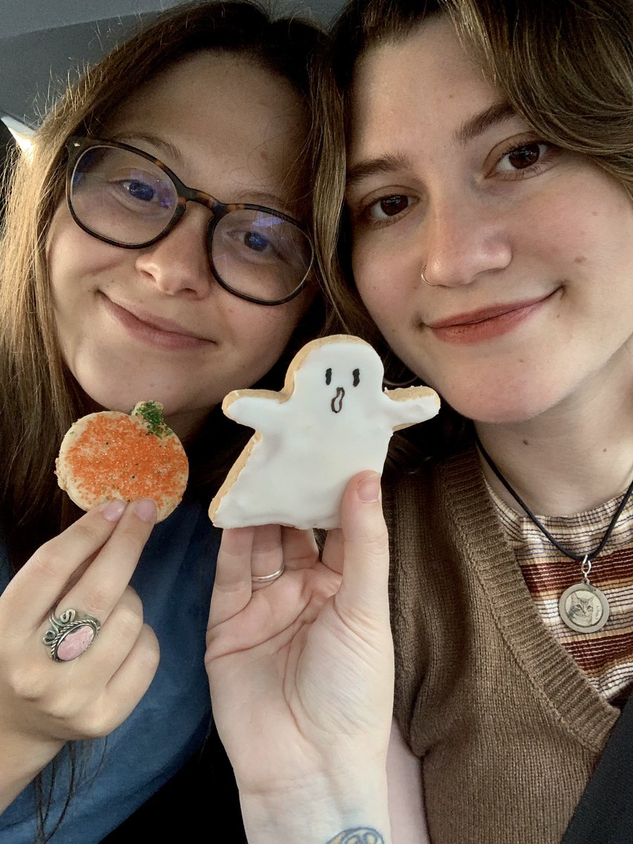 we got free cookies today so that was cool 🎃👻