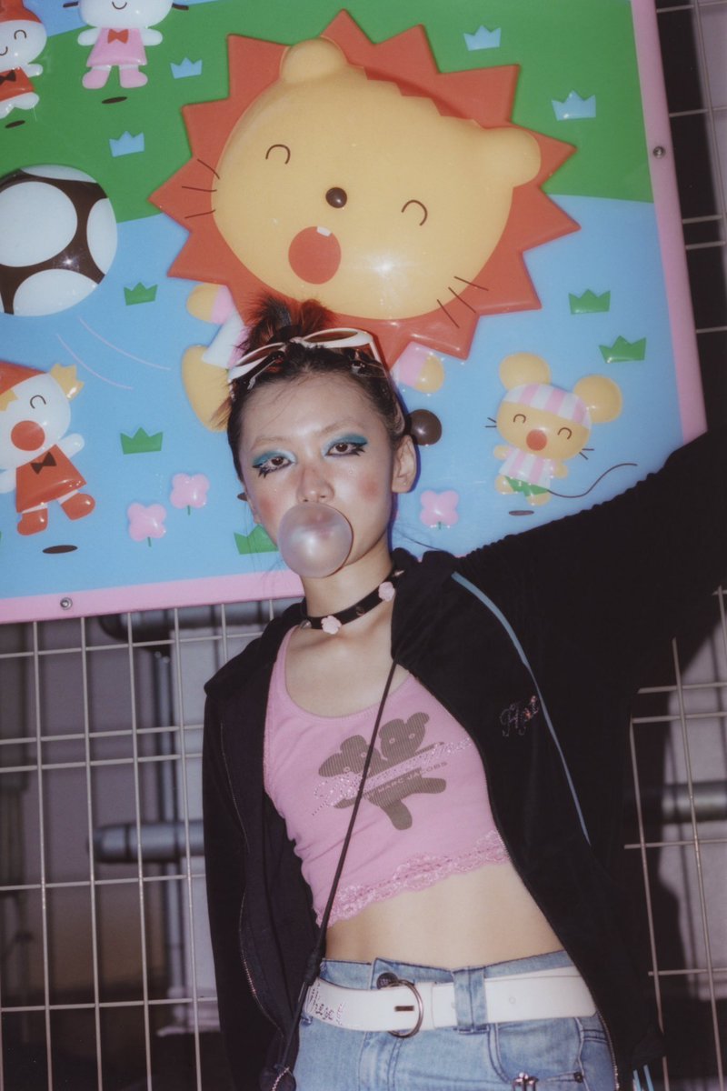 Droptokyo's tweet photo. Zoey／モデル、クリエイター
https://t.co/WOT0xvF6HW

パーカー／#vintage (#hystericglamour )
T シャツ／#heavenbymarcjacobs 
スカート／#basicpleasuremode 
チョーカー／#momental 
ベルト／#vintage (#diesel)
シューズ／#newrock
バッグ／#grape 

#droptokyo #streetsnap #fashion #ストリートスナップ