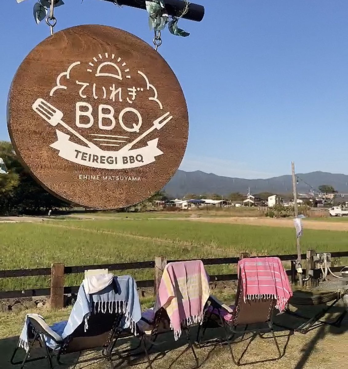 sauna_pareo's tweet photo. オフロディーテ会　
南道後温泉♨️ていれぎの湯　@teiregi_ehime

露天金泉湯、露天銀泉湯→地下1,200ｍから自噴する源泉、他♨️
ドライサウナ、塩サウナ

外はバレルサウナにBBQ
外も中も大盛況 https://t.co/enOmVaPJCE