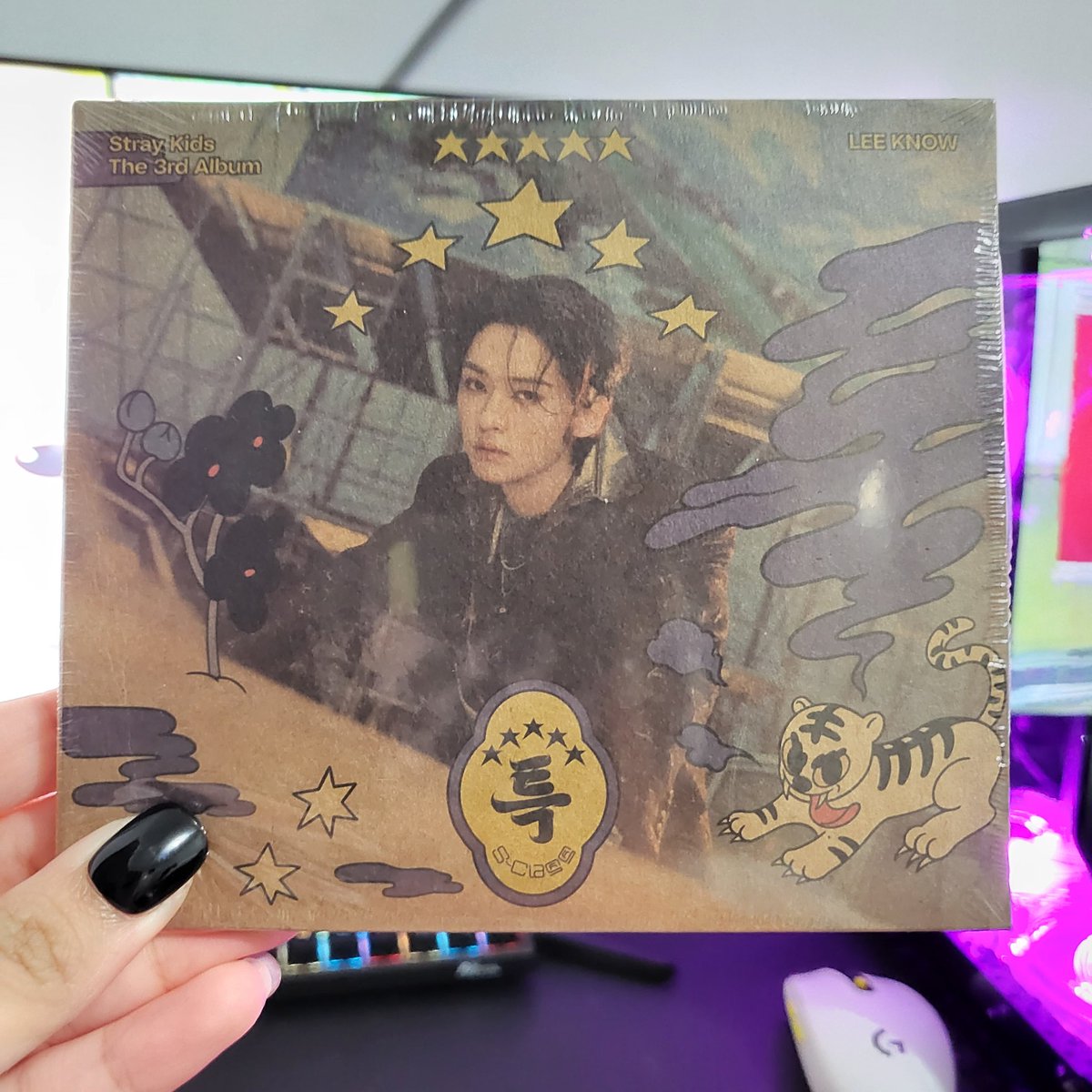 bellitabellebns's tweet photo. Lee Know Birthday Giveaway! 💖

rules:
mbf
like &amp; rt this post
optional: reply to this post w/ ur fave pic of lee know + bday hashtags 

prize: 1 random sealed digipack 
PH Stays only. will only ship via sco

ends Oct 25, 12 noon https://t.co/4oncyc4E9I
