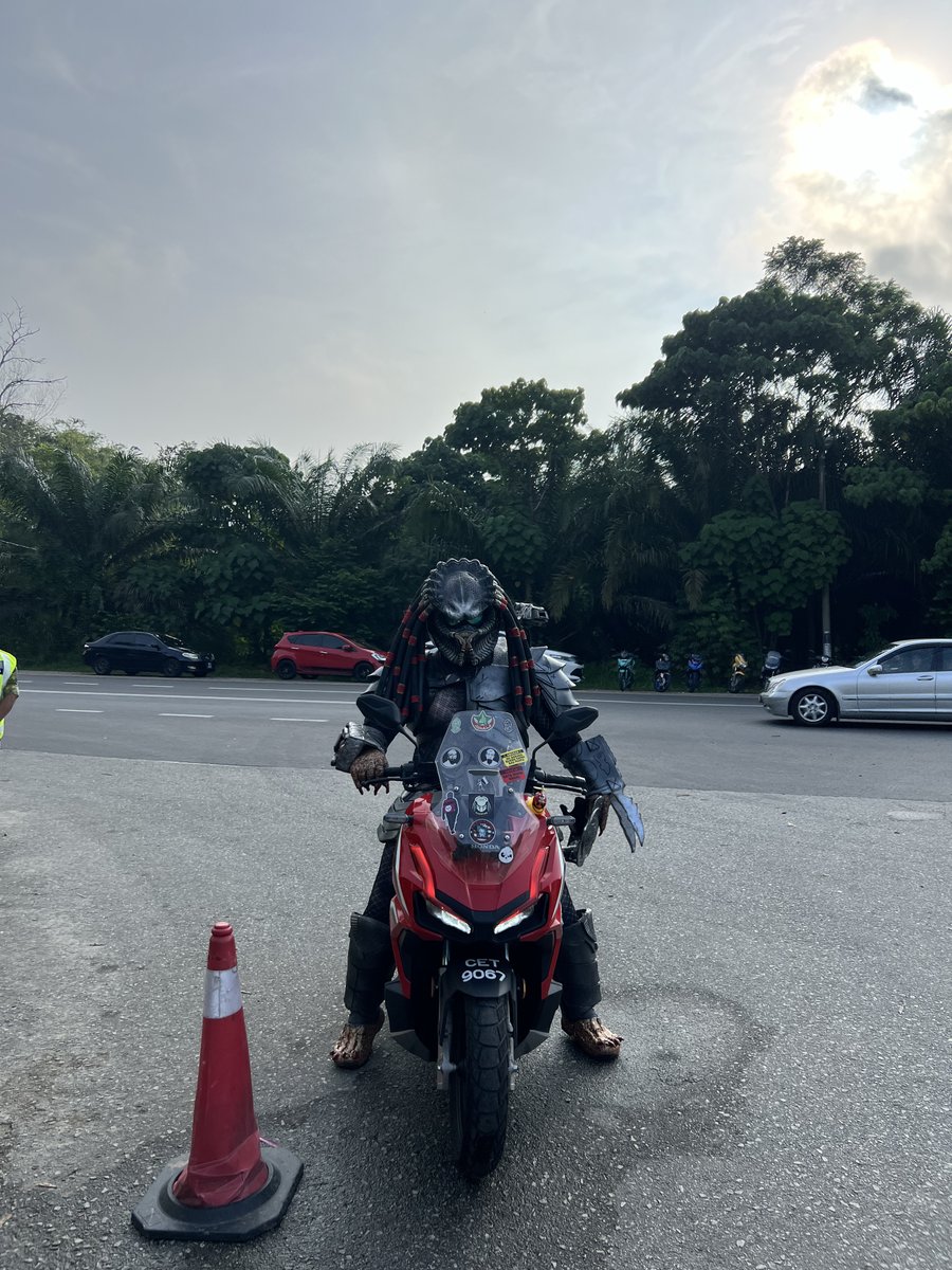 Alamak, lepas ke ni roadblock 😂 

#SanggapThrottle #TheBikersRanger #tbr #kapcaijahat #jenterapejuang #duniaduaroda #kapcai #ride #convoi #santai #cuprix #motor #malaysia