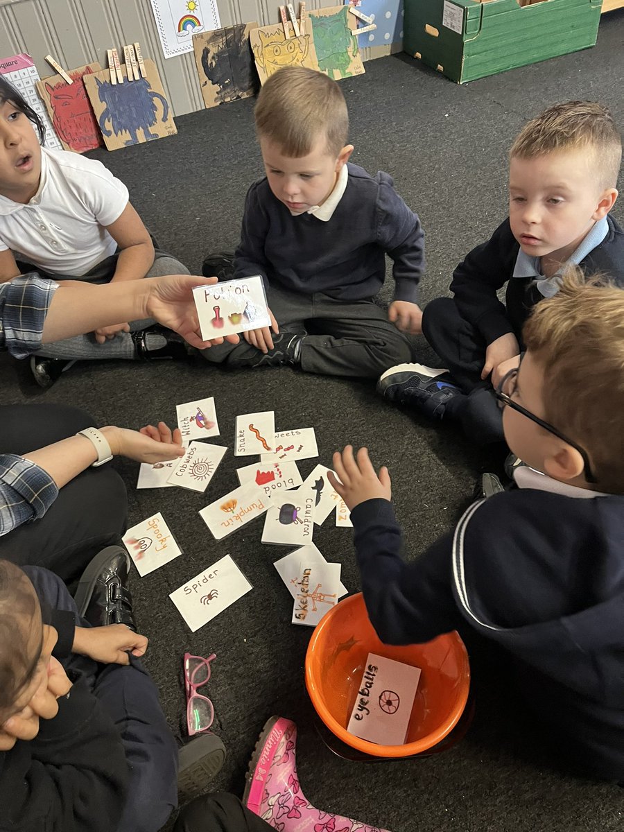 ibroxprimary's tweet photo. Hocus Pocus. Lots of spell making in P1 today. Potion to make you turn into sonic, a frog, a princess, a skeleton and lots more #Literacy #writingfun #Halloween ๐๐ https://t.co/X5OWUdKx27