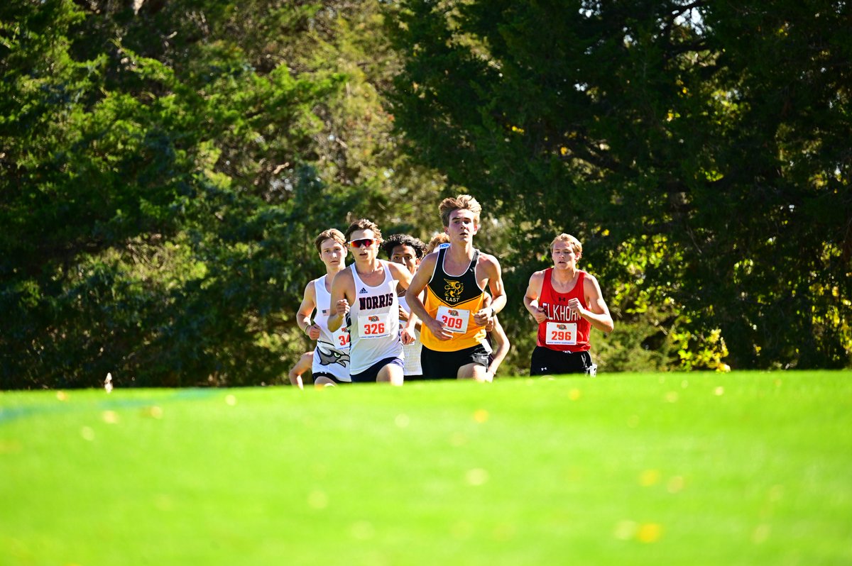 PrepRunningNerd's tweet image. Nerd Dawg has been our most prolific photographer this season, often hitting a middle school, high school and collegiate meet each week as he follows his four running sons.  He was our volume shooter for the A and B boys on Friday.