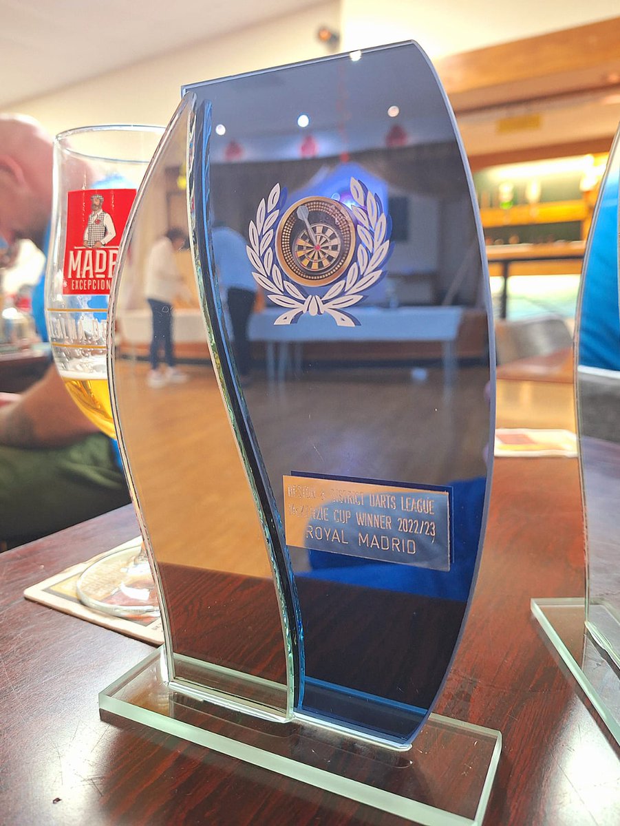3 Teams - 3 Trophys 🏆🏆🏆🎯🎯🎯
Oak Royals - League Champions 🔥
Royal Madrid - McKenzie Cup 🔥
Royal Oak Rovers - Able Cup 🔥
#Darts #Champions #winners 
#Presentation #teamwork