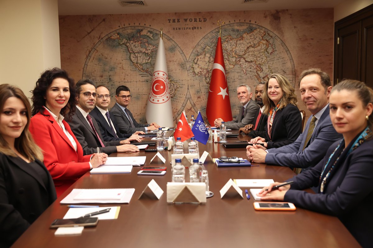 IOMchief's tweet photo. Months after the devastating #earthquake in Türkiye, @UNmigration continues to support communities rebuild.
Our partnership with the Government of Türkiye is crucial to increase disaster preparedness and support recovery efforts.
#DGPopeMeets https://t.co/rTihY6LFql