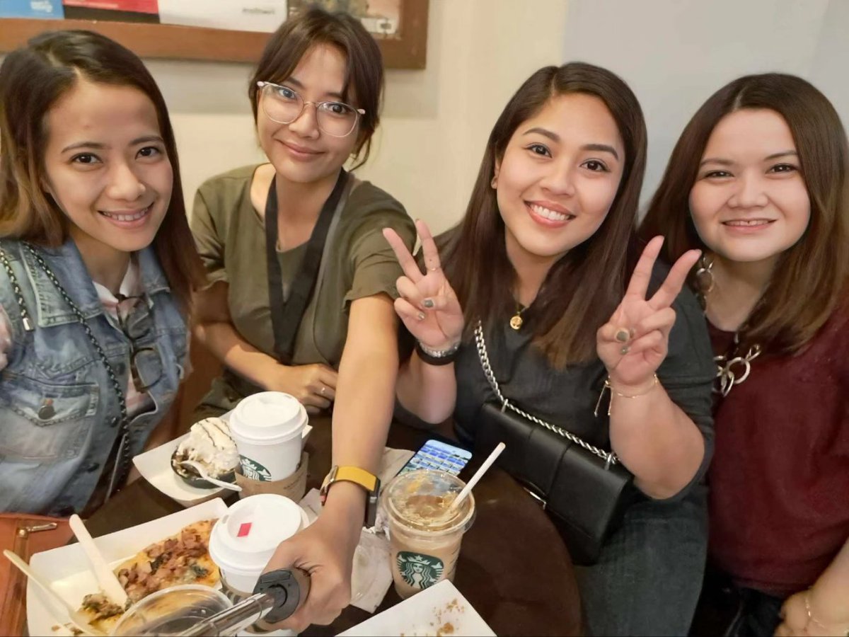 Super fun post-concert discussion at Starbucks of #TheCorrs @thecorrsofficial show in Manila! One that included the surprise 'appearance,' of a certain #KeithDuffy, haha!  Fangirling in your '30s and '40s is sooo much better!  #TheCorrsinMNL2023