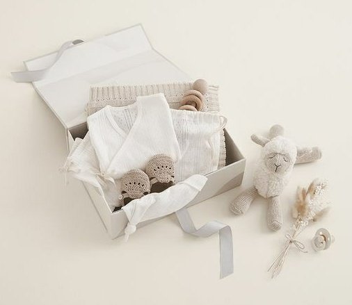 ㅤㅤ

 ♛ ——

 ⌕ : Casa Uno, Tagaytay PH
 ꠵ : 24th October, 2023

 ❛ A year older with a family that's getting bigger. 

Taking this opportunity and this special day to officially announced that we are pregnant! 🍼👶
ㅤ