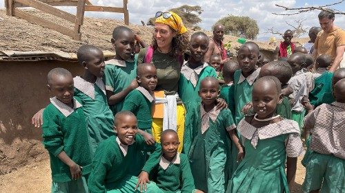 Vatican News (@vaticannews_it) on Twitter photo #laudatosi
#Kenia, nel villaggio di Amboseli un team di giovani economisti, nutrizionisti, medici ed educatori di <a href="/FrancescoEcon/">The Economy of Francesco</a> ha portato un contributo importante per operare l'inversione di rotta e riedificare la Casa comune anche attraverso progetti di nuova economia...
⬇️ #laudatosi
#Kenia, nel villaggio di Amboseli un team di giovani economisti, nutrizionisti, medici ed educatori di <a href="/FrancescoEcon/">The Economy of Francesco</a> ha portato un contributo importante per operare l'inversione di rotta e riedificare la Casa comune anche attraverso progetti di nuova economia...
⬇️