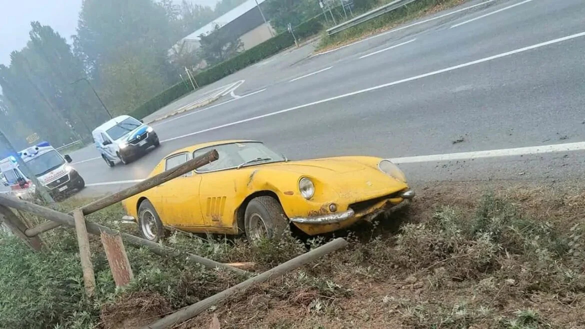 60-letni Włoch rozbił zabytkowe #Ferrari 275 GTB warte majątek! - luxatic.pl/60-letni-wloch… 

#Ferrari275GTB #Wypadek