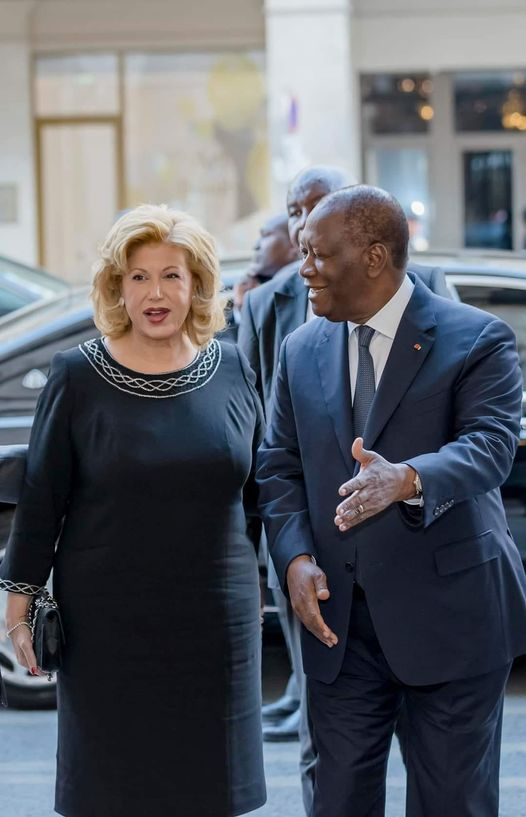 Monafrique8's tweet photo. Élégance de #BOUA ❤️❤️❤️ https://t.co/7ymuu1KXfd