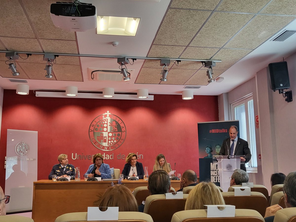 SaludJZ's tweet photo. Jornada Mujer, Ingeniería y Defensa en la @ujaen con la intervención de la Vicerrectora de Igualdad, la Catedrática @maite_martin, la Directora de la Fundación Círculo de Tecnologías para la Defensa y la Coronel del Cuerpo de Ingenieros del Ejército del Aire #MIDtalks @NLP_SINAI https://t.co/pPtekkGuKt