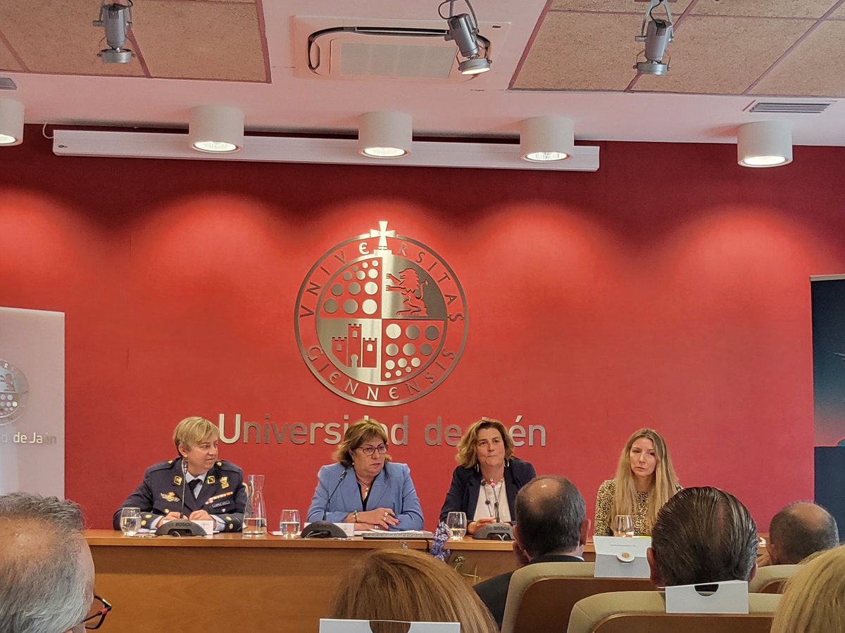 SaludJZ's tweet photo. Jornada Mujer, Ingeniería y Defensa en la @ujaen con la intervención de la Vicerrectora de Igualdad, la Catedrática @maite_martin, la Directora de la Fundación Círculo de Tecnologías para la Defensa y la Coronel del Cuerpo de Ingenieros del Ejército del Aire #MIDtalks @NLP_SINAI https://t.co/pPtekkGuKt