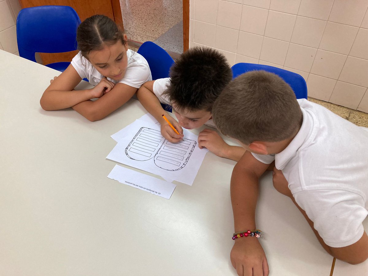 manyanetblanes's tweet image. #3rEP vam fer una Gimcana per descobrir els “10 manaments”. #josocmanyanet #blanes #juntsiambesperança #projectevalors #religió