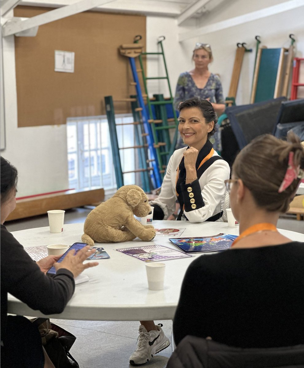 KS2 parents attended a workshop where Miss Williams and Miss Homer introduced the #PawsomeGang, a new tool designed to enhance reading-related skills in our students. 

It was amazing to witness so many parents actively engaging in their children's learning journey📚