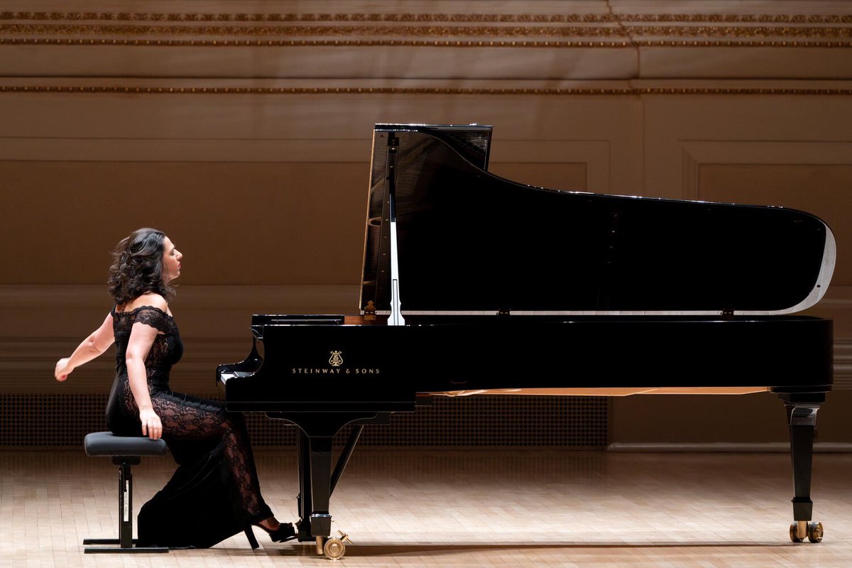 BuniatishviliKh's tweet photo. Carnegie Hall - October 19

New York - city of « dreams come true », or simply city of dreams..
I deeply, truly, outstandingly love you, New York♥️ Thank you for letting me in your heart.

Photos n.1 #jennifertaylor

#carnegiehall #newyork #soldout #concert #khatiabuniatishvili https://t.co/R6ba4dXMWW