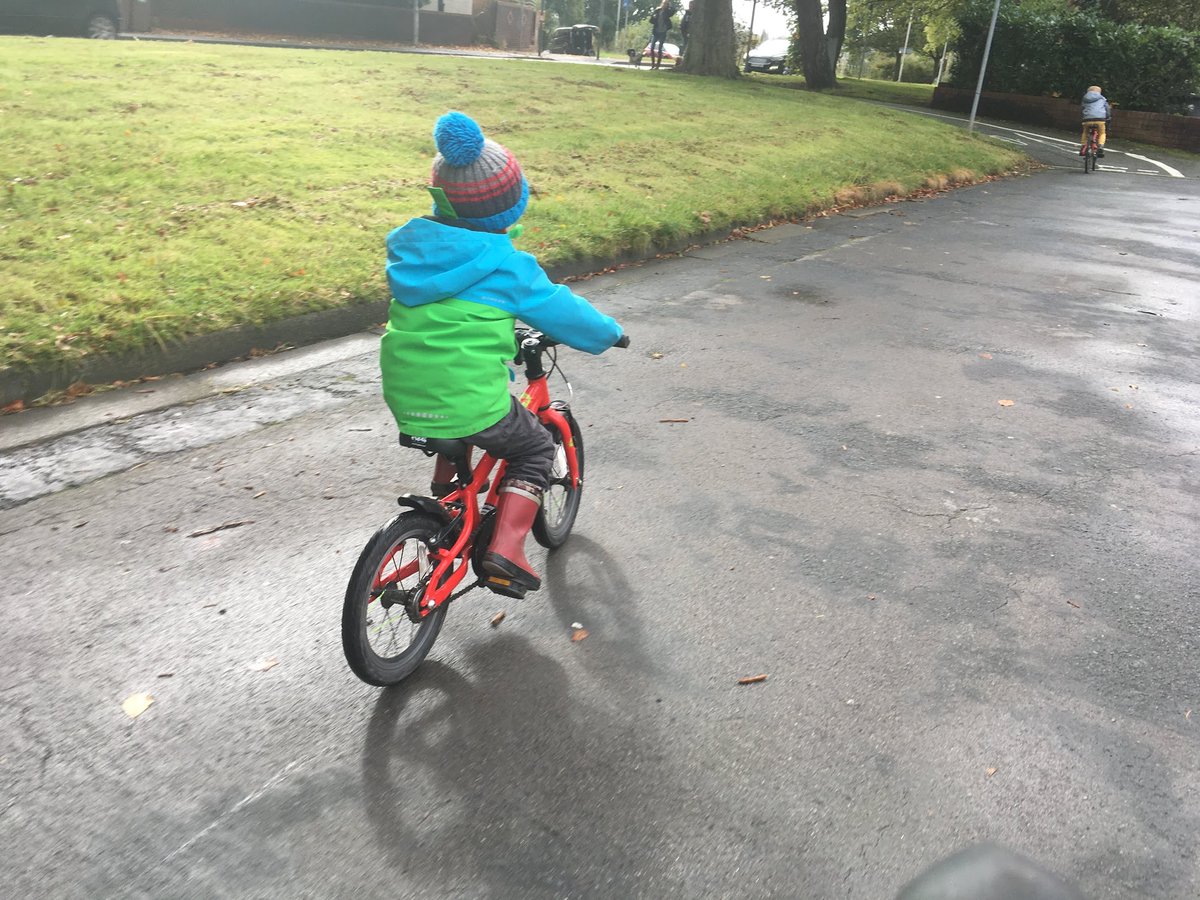 Time to get your autumn cycling gear out 🍂