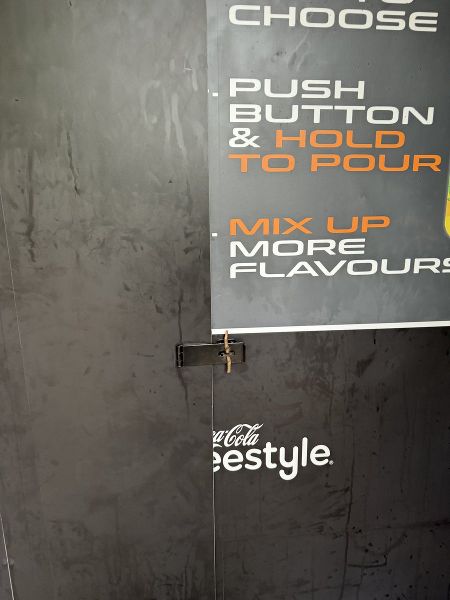 dxnn91's tweet image. Oh even security is tragic… @WorldClassMerli