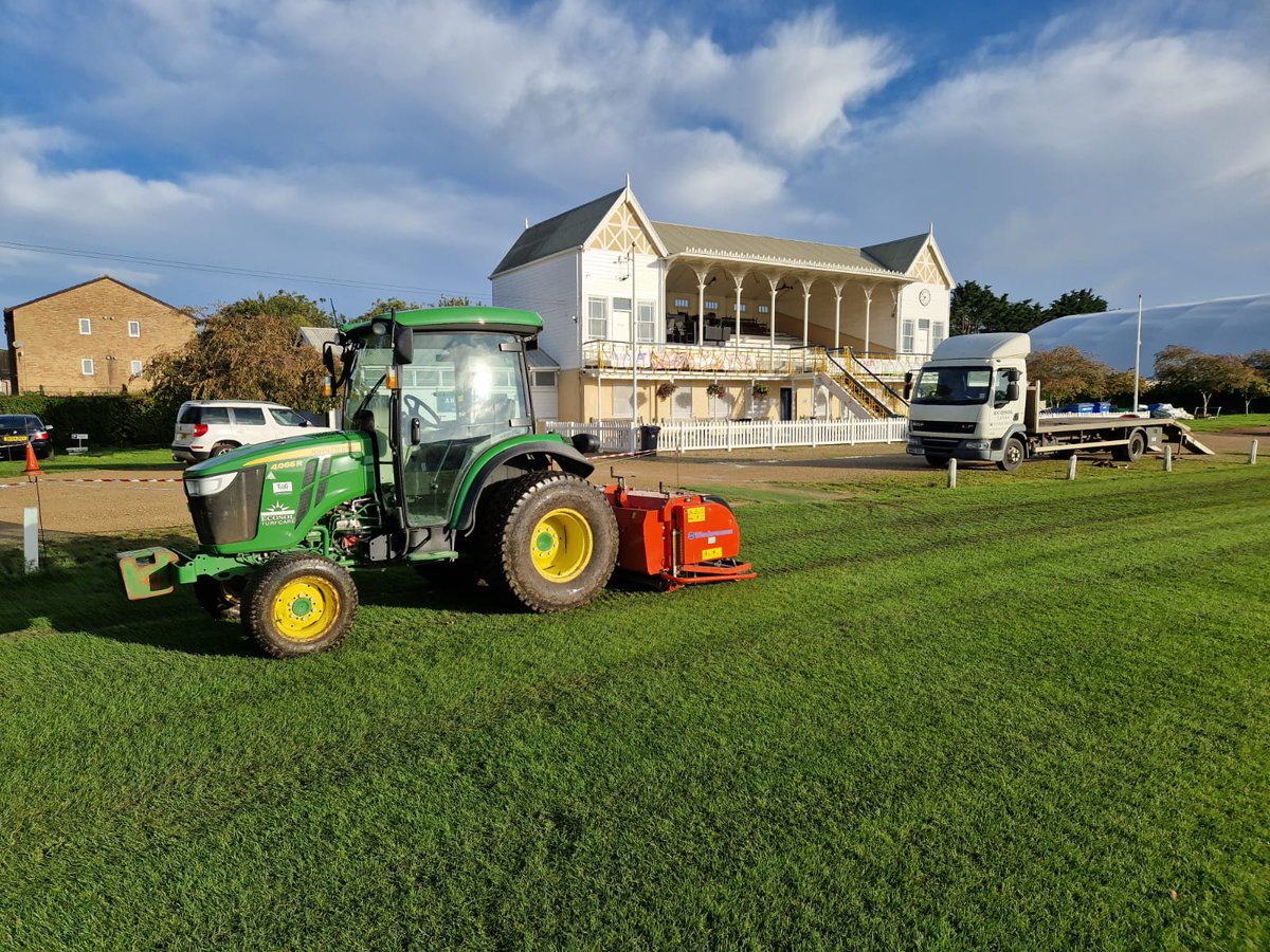 EcosolTurfcare's tweet photo. Back at @swindoncricket for some essential #aeration of the cricket outfield. #Cricket #cricketoutfield #aeration #vertidrain #autumnmaintenance https://t.co/btOc1v7J0z