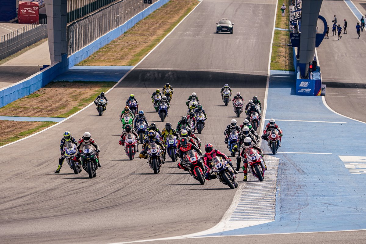 Quedan 12 días para que volvamos a ver esta imagen en el Circuito de Jerez, donde pondremos el broche de oro a una temporada espectacular. Que ganas de escuchar como rugen todas esas Yamaha R6 juntas en la salida. ¡Estás a tiempo de inscribirte en challengeyamaha@racingdreams.es!