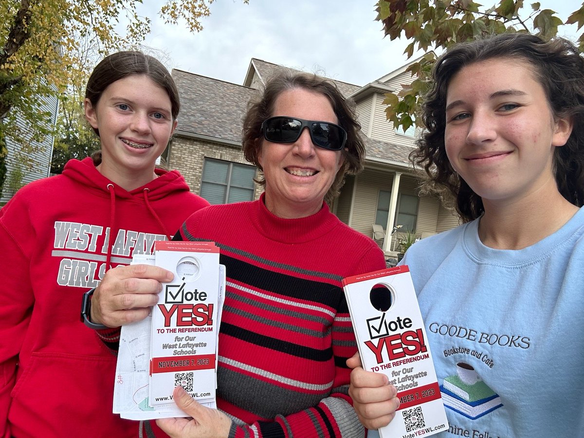 WLEA_RDP's tweet photo. #WLEA Members and their families support renewing the WL Schools Operating Referendum which provides 18% of our local budget. VOTE YES NOV 7TH. (Early Voting starts today!) #RDP
(Member Becky Creech and daughters) @ISTAmembers https://t.co/Vg7R48TKr7