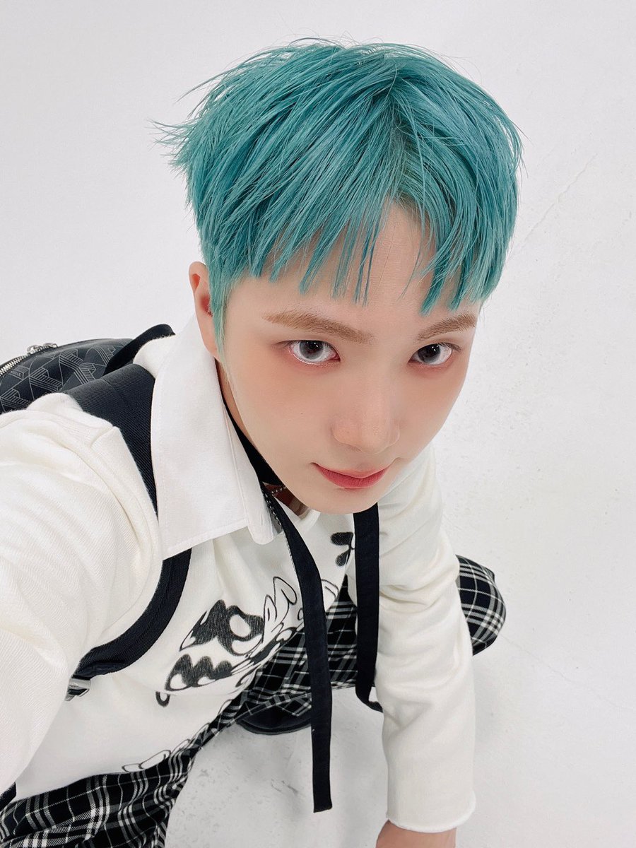 shgyeomist's tweet photo. HE'S SO CUTE ‼️⁉️⁉️‼️⁉️ https://t.co/YlVz11yWES