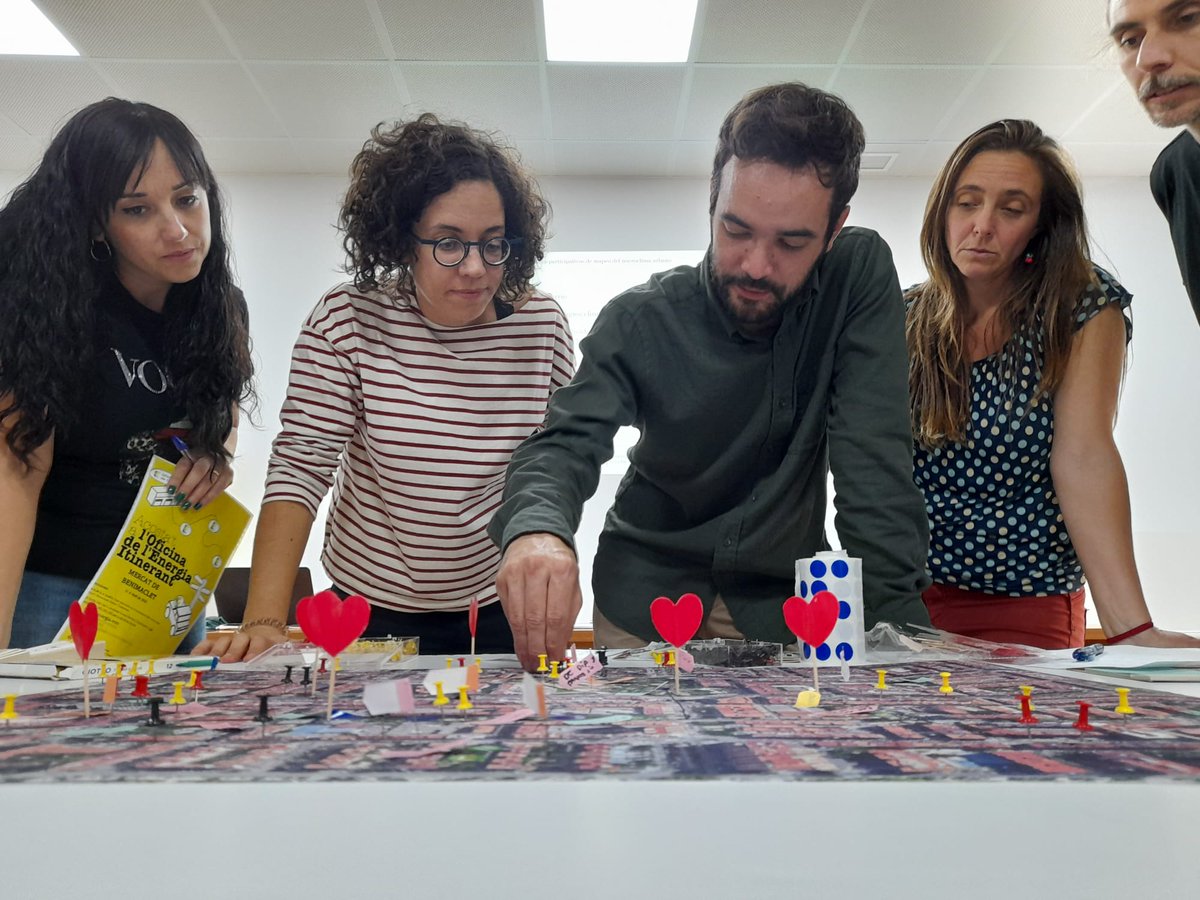 vlcsostenible's tweet photo. Mapeamos el barrio de Ayora para afrontar las olas de calor futuras.
Oficina de l'Energia de l'@AjuntamentVLC
"Adaptación al calor y lucha contra la pobreza energética" #CoolTuraTe
@CarmenSGuevara @Heat_upm @Ecoserveis @ValenciaCaritas @aeioLuz @EPAH_EU
ℹ️ https://t.co/8xlU1FIUoz https://t.co/vxORBKPxfV