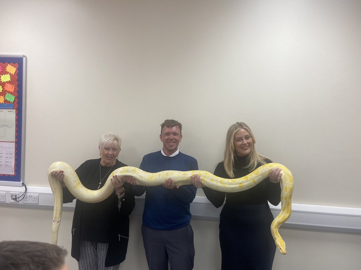 social_sahs's tweet photo. Even the staff got involved in yesterday’s animal antics! 

#Juliussqueezer #milliethemillipede @StAndrewsHS #armadillo #animals #coolcreatures @SAHSmodlangs @sahspupsupport @StAndrewsHEDept @SAHS_SfL https://t.co/AjRDJhZPG5