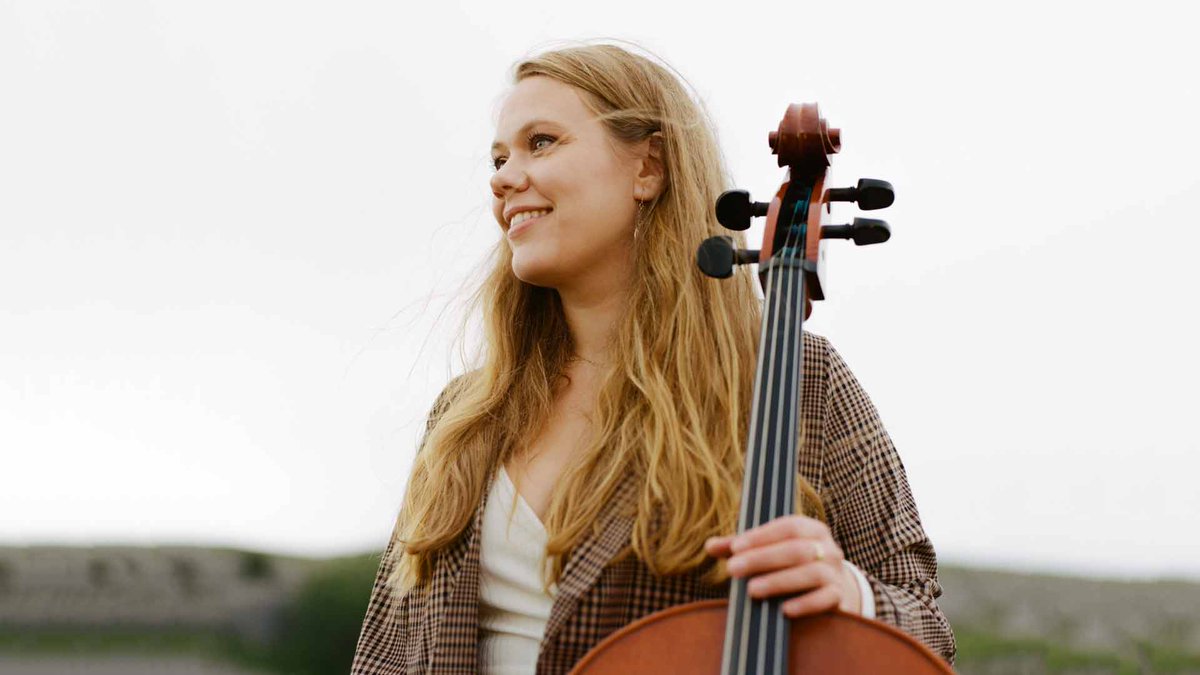 Coming up at @SkiptonTownHall on 9th Nov is the wonderful SarahSmout with her Eyjar tour, exploring our connections to place through her entrancing music. Grab tickets at skiptontownhall.co.uk/whats-on/sarah… #SarahSmout #BernardTheCello #Livemusic #CreativeChampion #LiveMoreDoMore