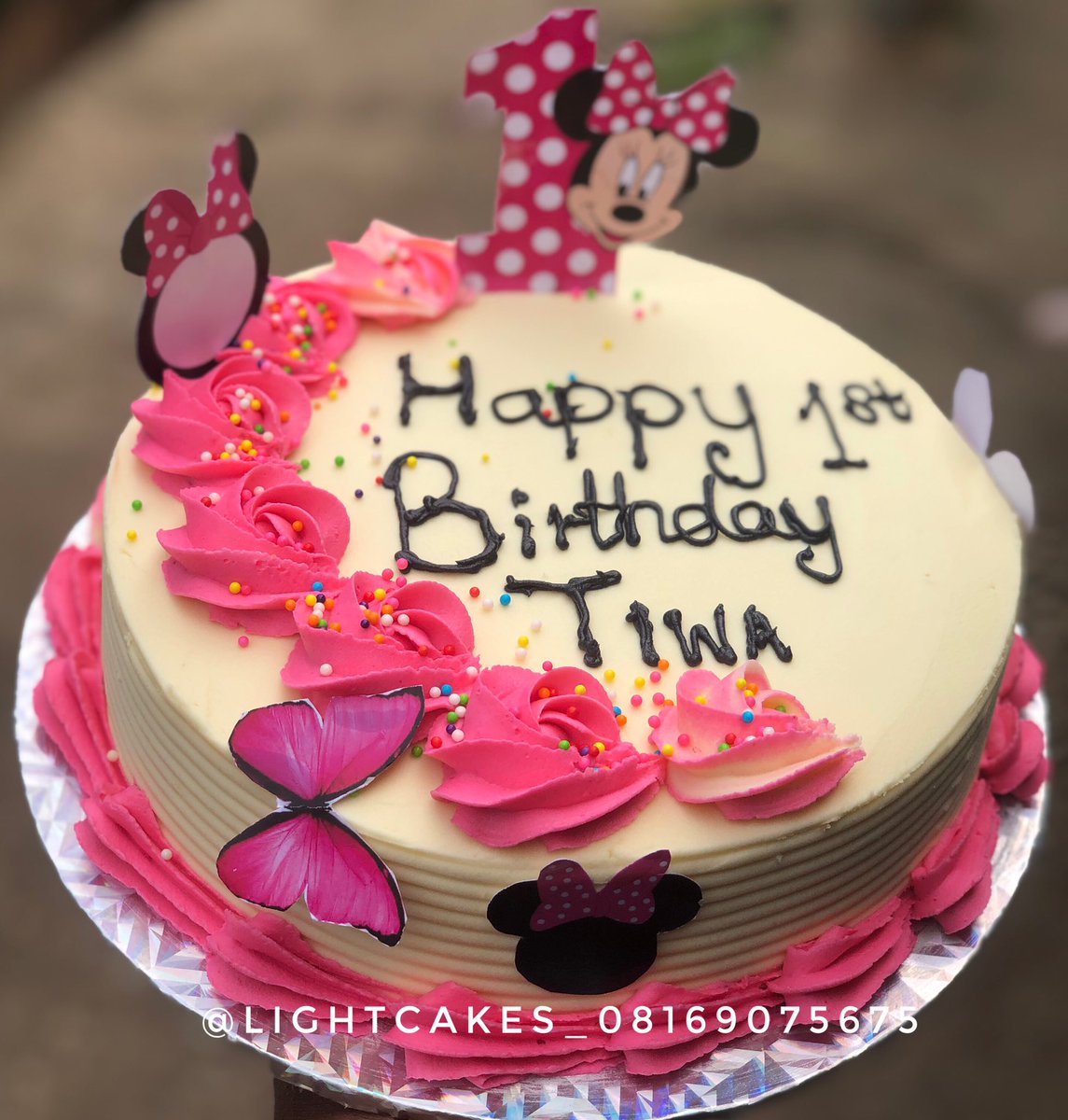 Lightcakes_'s tweet photo. We have budget cakes readily available on pre-order my people. 
#akurehowfar #Rene #NYSC #Pimples https://t.co/KyurcFYH2i