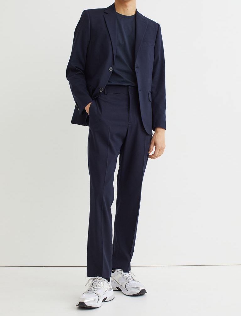 akanukeuniv's tweet photo. 今年もこのセットアップ最強

H&amp;M
- Regular Fit Jacket 
- Regular Fit Suit trousers

上下セットで1.4万程度 と破格ながら
最上級の綺麗目ファッションが手に入る

スニーカーと合わせても良し
革靴と合わせても良し

インナーはタートルネックにすれば
冬でも大活躍すること間違いない https://t.co/haAW280pZ0