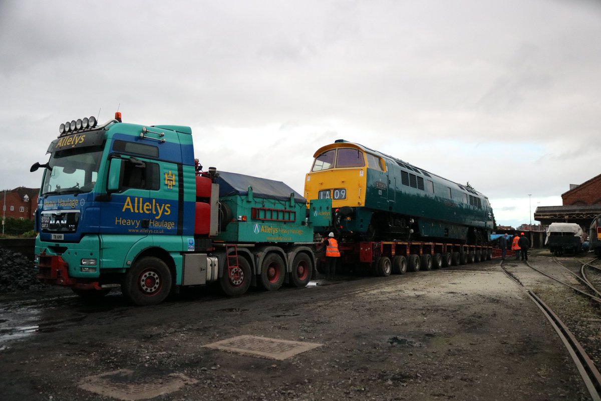 _Allelys's tweet image. Ahead of Severn Valley Railway's Autumn Diesel Bash, Allelys transported the newly repainted 108te Class 52 D1048 'Western Lady' from Midland Railway Centre to Severn Valley Railway. This was the largest gathering of Class 52 Westerns in over 30 years.

#class52 #haulage #rail