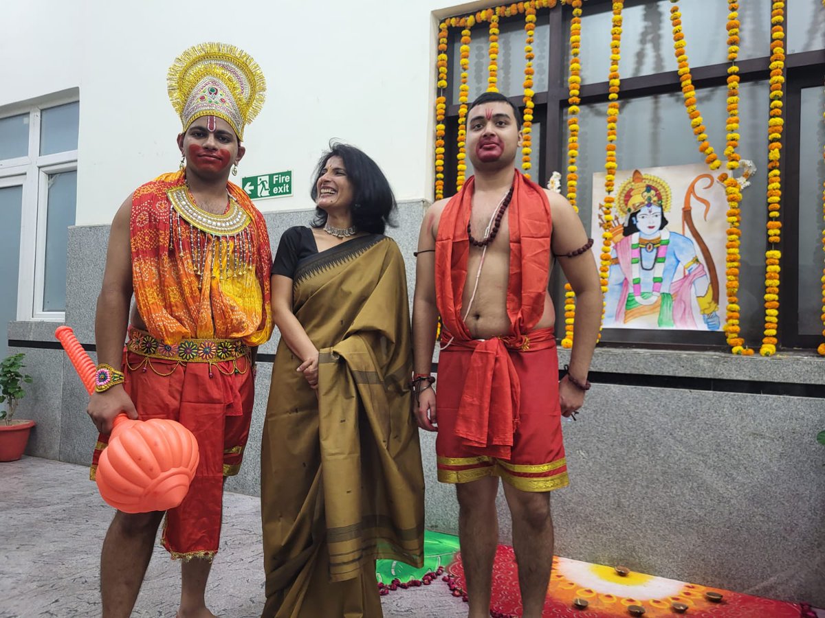 I had the opportunity to celebrate Mahanavami and VijayaDashmi with students and faculty of RMIMS Lucknow. Pura auditorium Ram naam se goonj ratha tha. राममय रामायणमय! My heart was full. With Yuva like these, Bharat is in safe hands !
Jai Siya Ram!