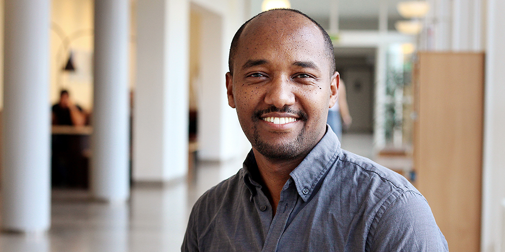 On October 25, Tewodros Assefa Tesemma will defend his thesis in Economics, 'Essays on Environmental and Behavioral Economics'. @teddyeassefa gu.se/en/news/taxes-…