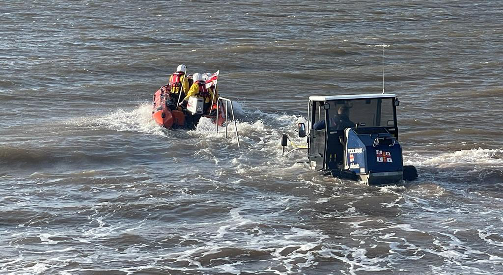 Exmouth RNLI volunteers rescued a female cut off by the tide at Orcombe Point earlier today. @RNLI #RNLI #exmouth #rescue #beachsafety #exmouthdevon Read more here : wp.me/p5TRZI-2m4