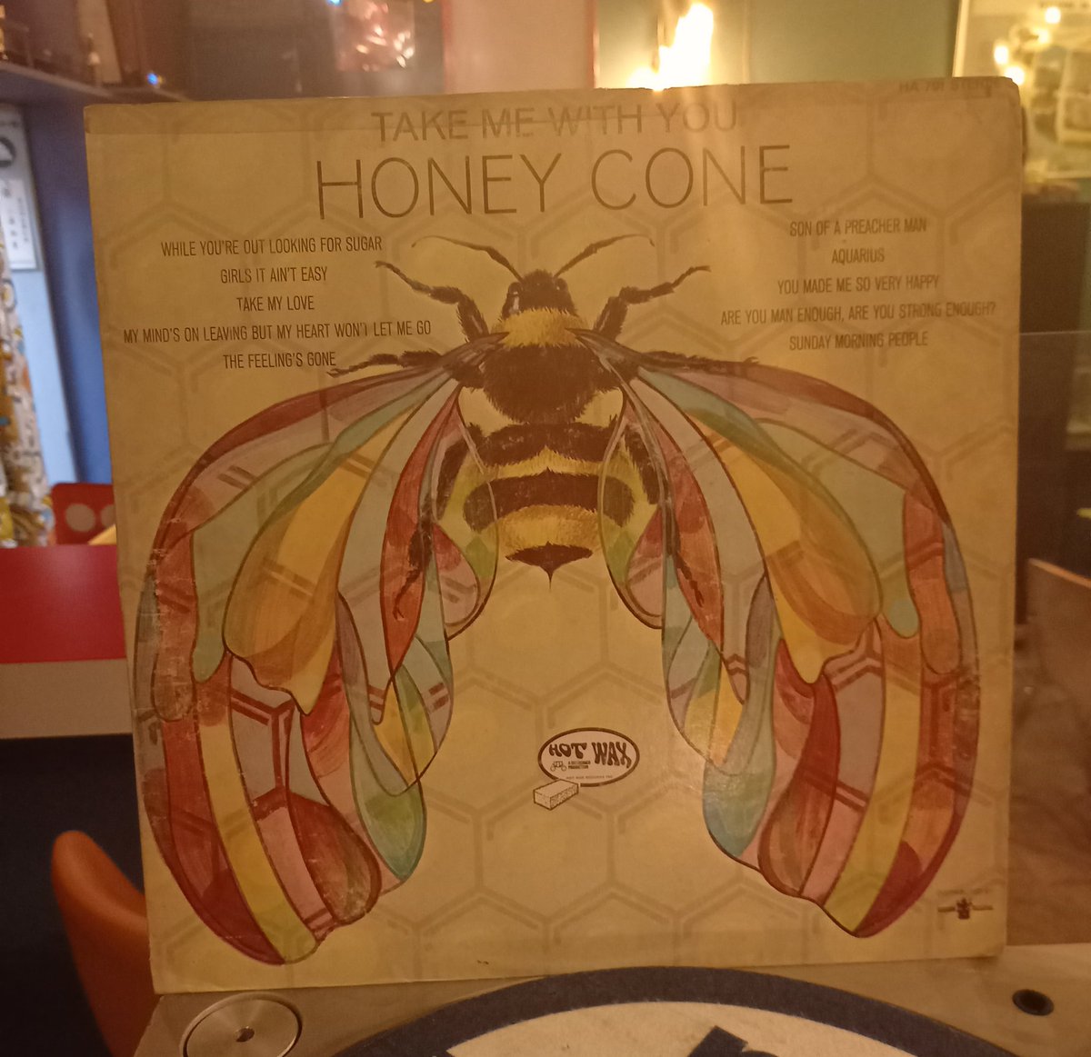 simtakura's tweet image. Soul Bar Cosmic cafe
休み明けだから、気合いいれないと❗
25執念迄、あと10日

1970年代、ノーザンソウル傑作の、一枚
昭和の終わり頃、よく聴いてました
忙しくなりますように
素敵な音楽と美味しいお酒で夜をエンジョイしましょう
#Soul  #Funk #ALTEC #SoulBar #アナログ盤　#レコードのある生活