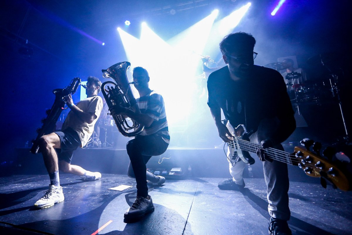 curtcircuit's tweet photo. Grossa, grossa, la festa que van muntar @LaFumigaBand i #Tramma el dissabte passat a la @salaclap de Mataró.💃Vam saltar, cantar i ballar de valent! #Curtcircuit
📸Fotos de Carles Rodriguez Marin https://t.co/jMLEFMLVcF