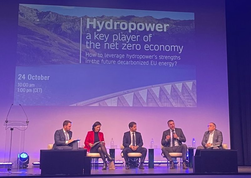 At today's event by the EU Hydropower Alliance, @kristianruby presented the insights from our recent #hydropower short report 👉bit.ly/3s36hSK Hydropower offers win-win solutions for both climate& environment💧 @eaGreenEU @EU_Commission #Hydro4EU