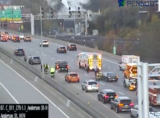 HAPPENING NOW -- 7:45a

Middle lanes blocked on I-279 as you travel southbound toward Ft. Pitt Bridge, 65 North, North Shore

#wtaetraffic