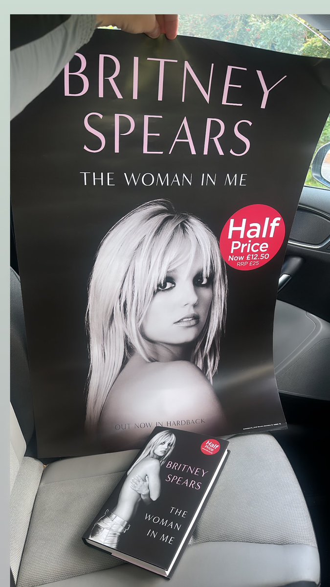 mdgibb86's tweet photo. Go get your copy now guys!! 
@britneyspears 
@WHSmith 
#thewomeninme 
#BritneySpears https://t.co/csqiydej43