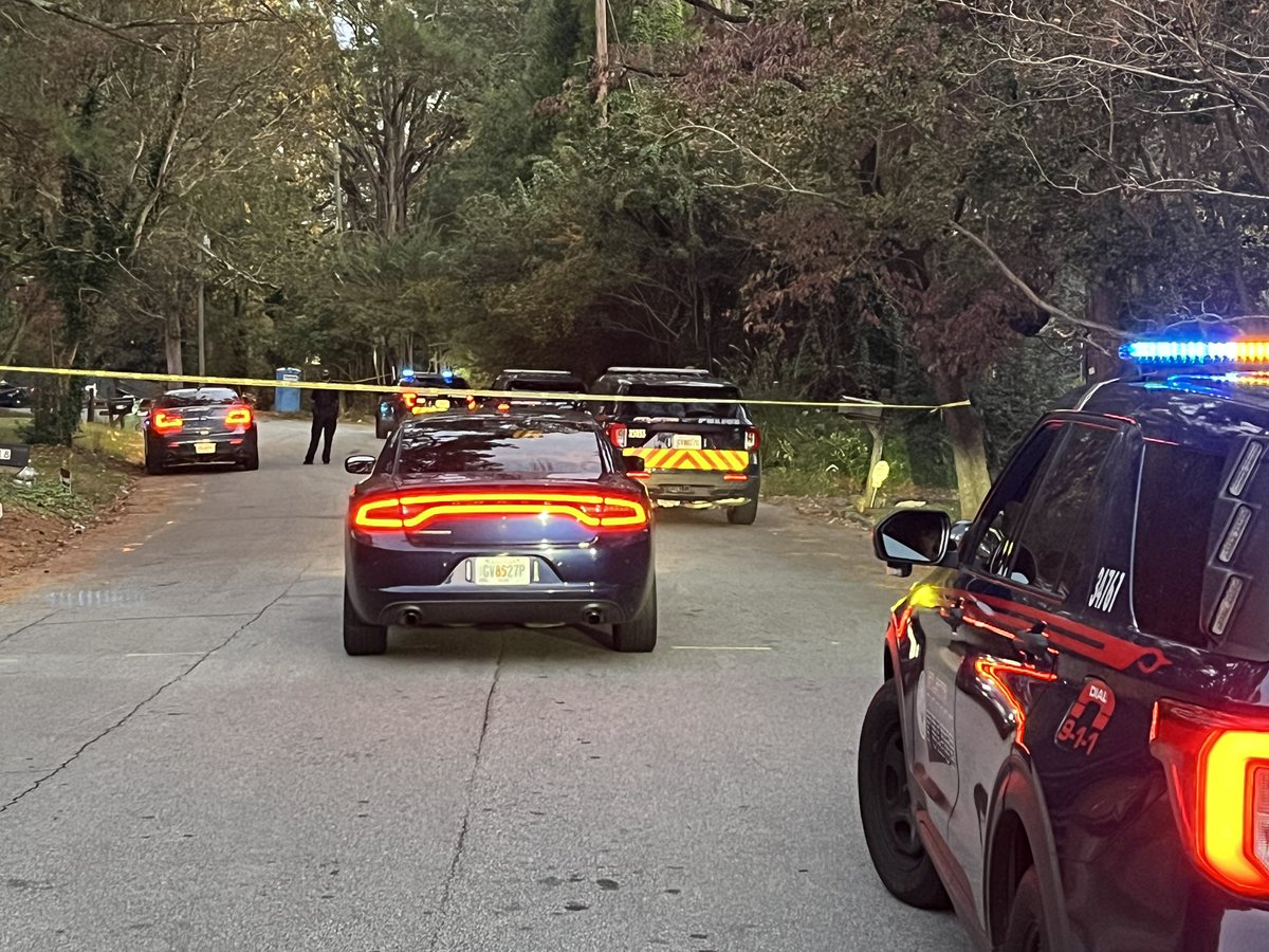 BREAKING: Atlanta Police confirm woman dead after call of shooting at a home on Highview Rd in Southwest Atl. Homicide detectives now at the scene